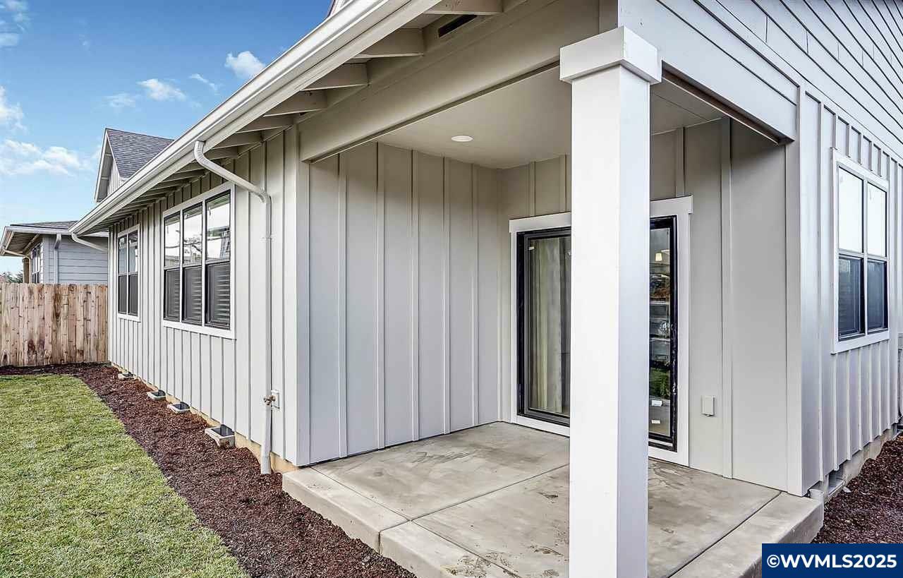 Property Photo: 4968 SW Kara Av OR 97333