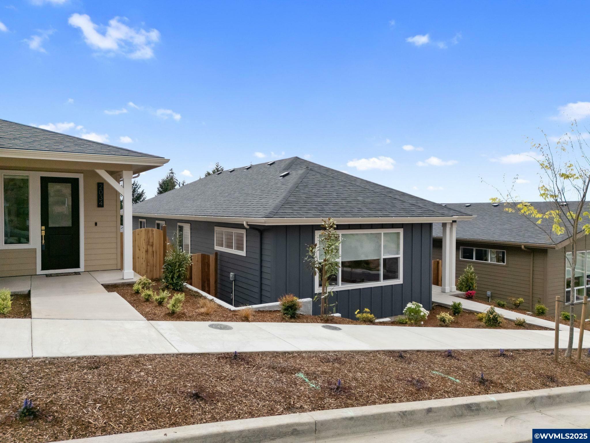 Property Photo: 2044 NW Victory Av OR 97330