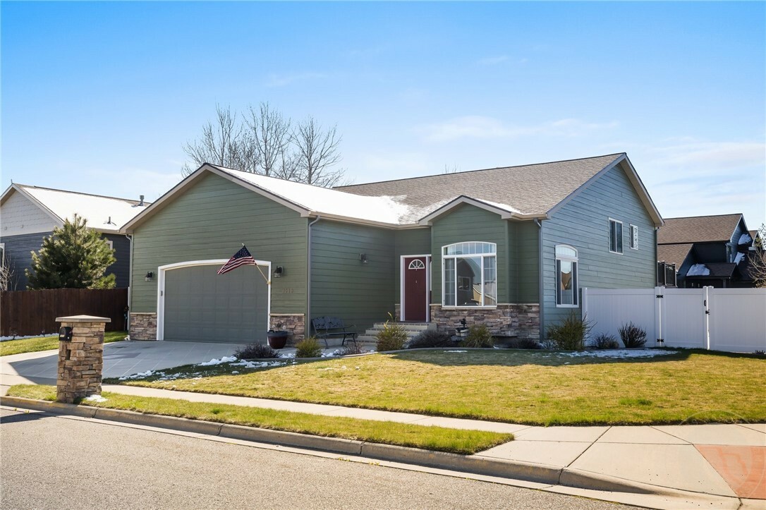 Property Photo: 1910 Arch Stone St MT 59106