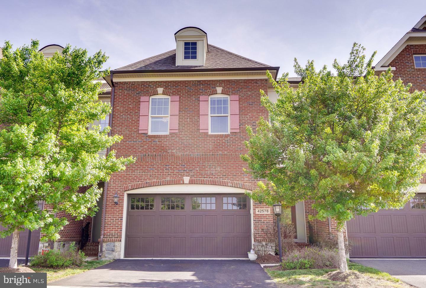 Property Photo: 42578 Dreamweaver Drive VA 20148