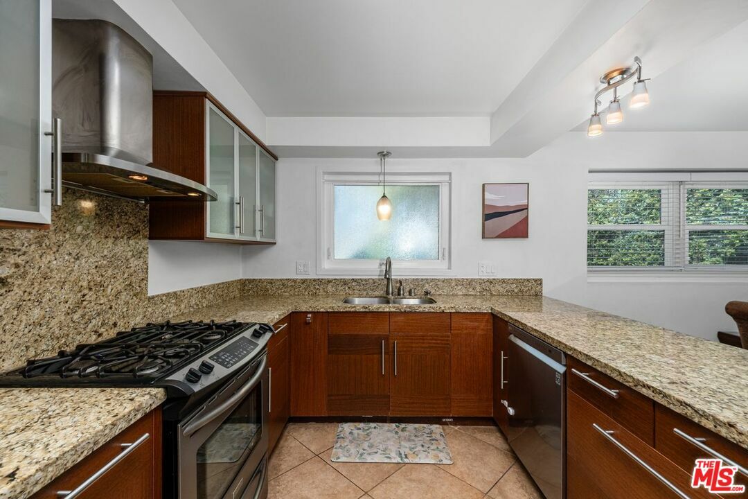 Property Photo: 9340 Yolanda Ave CA 91324