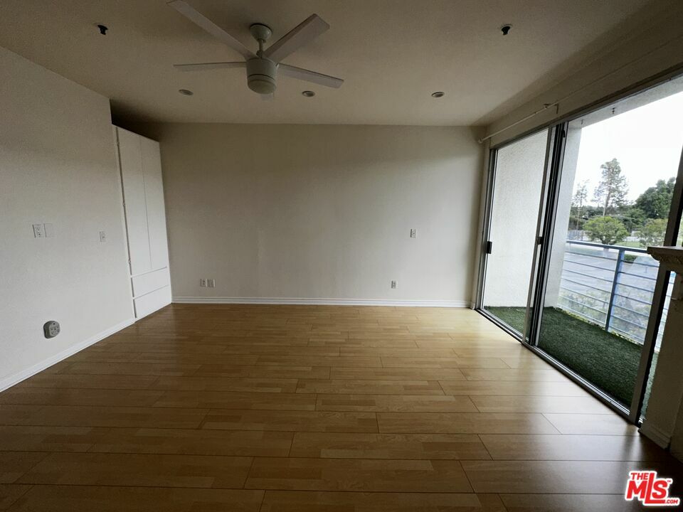 Property Photo: 5350 White Oak Ave CA 91316