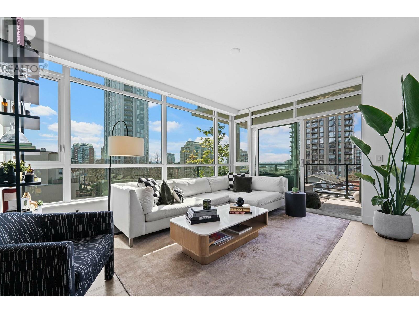 Property Photo: 177 West 3rd Street 404 BC V7M 0G5