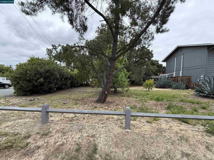 Property Photo: 1580 3rd Ave CA 94597
