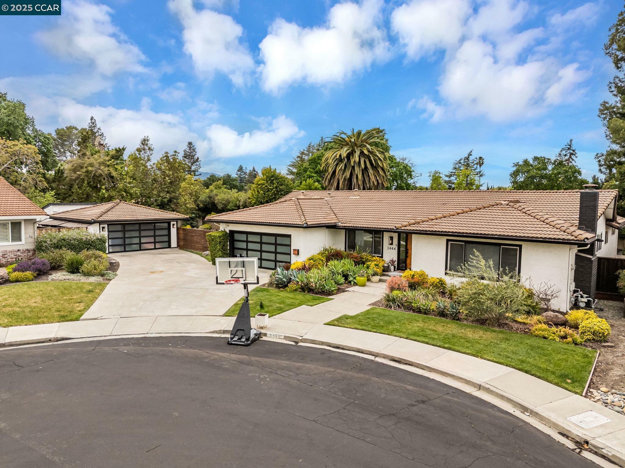 Property Photo: 2444 Aarles Ct CA 94598
