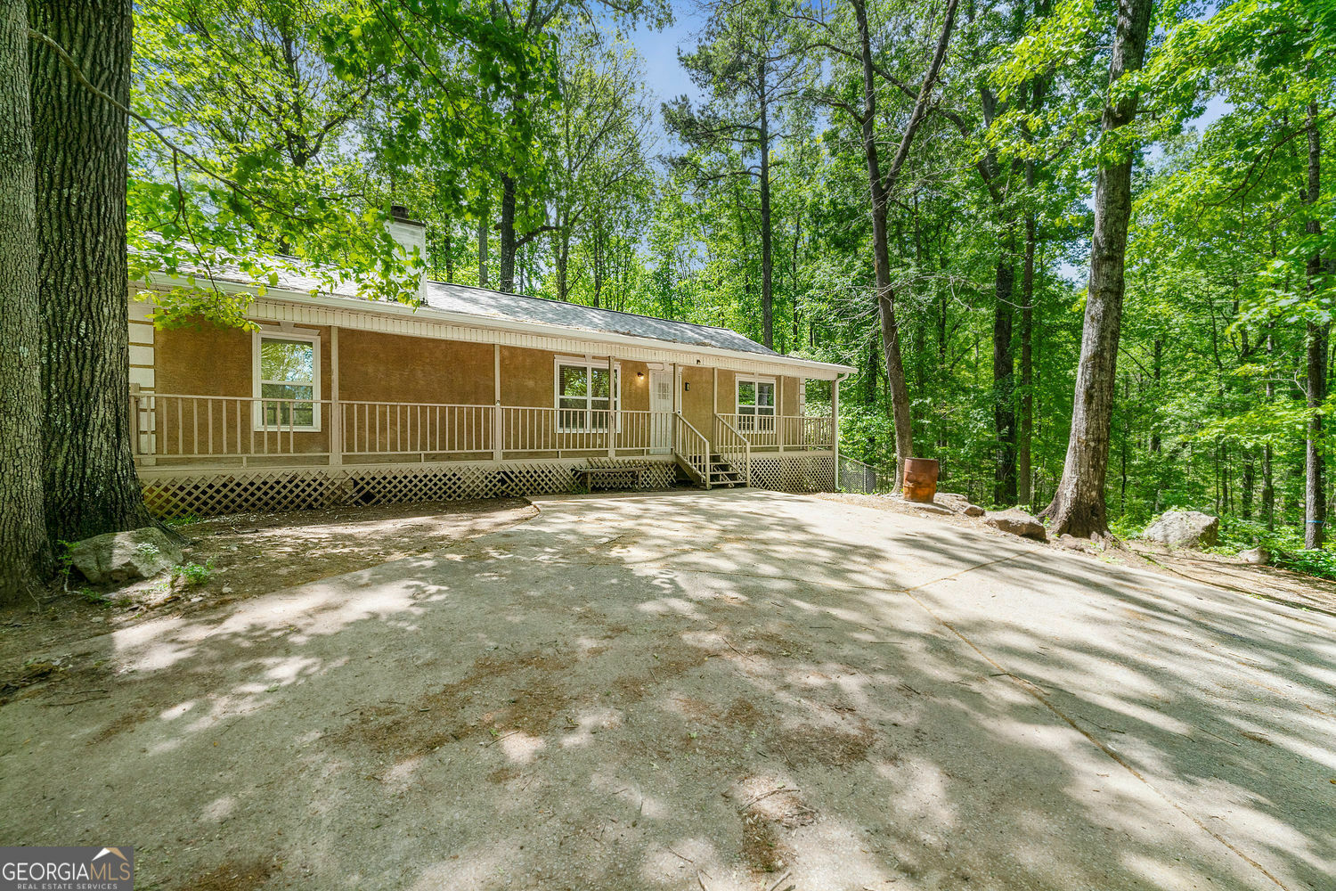 Property Photo: 507 Lakeshore Drive GA 30281