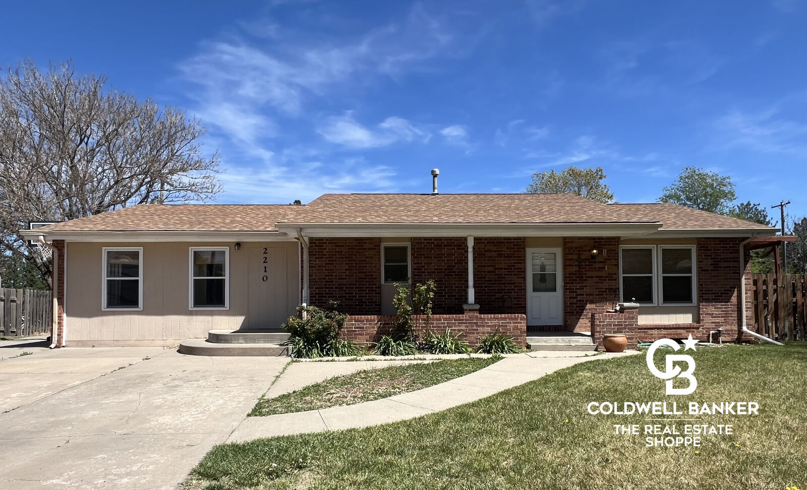 Property Photo: 2210 N Sioux Dr KS 67846