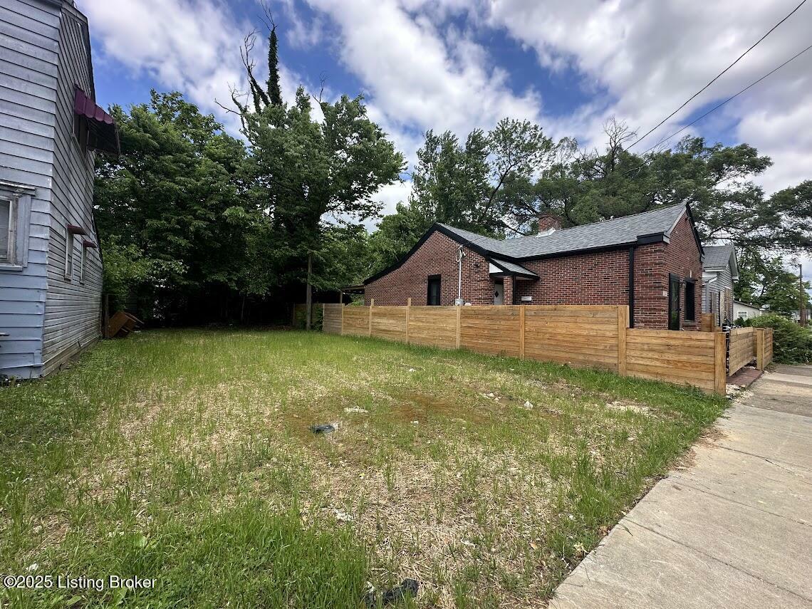 Property Photo: 1242 S 16th St KY 40210