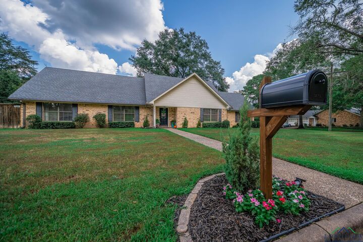 Property Photo: 1002 Ruby St TX 75644