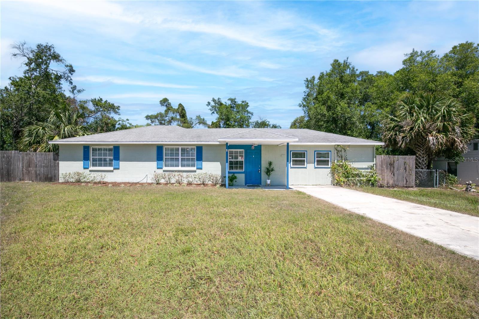 Property Photo: 295 W Charlotte Avenue FL 32726