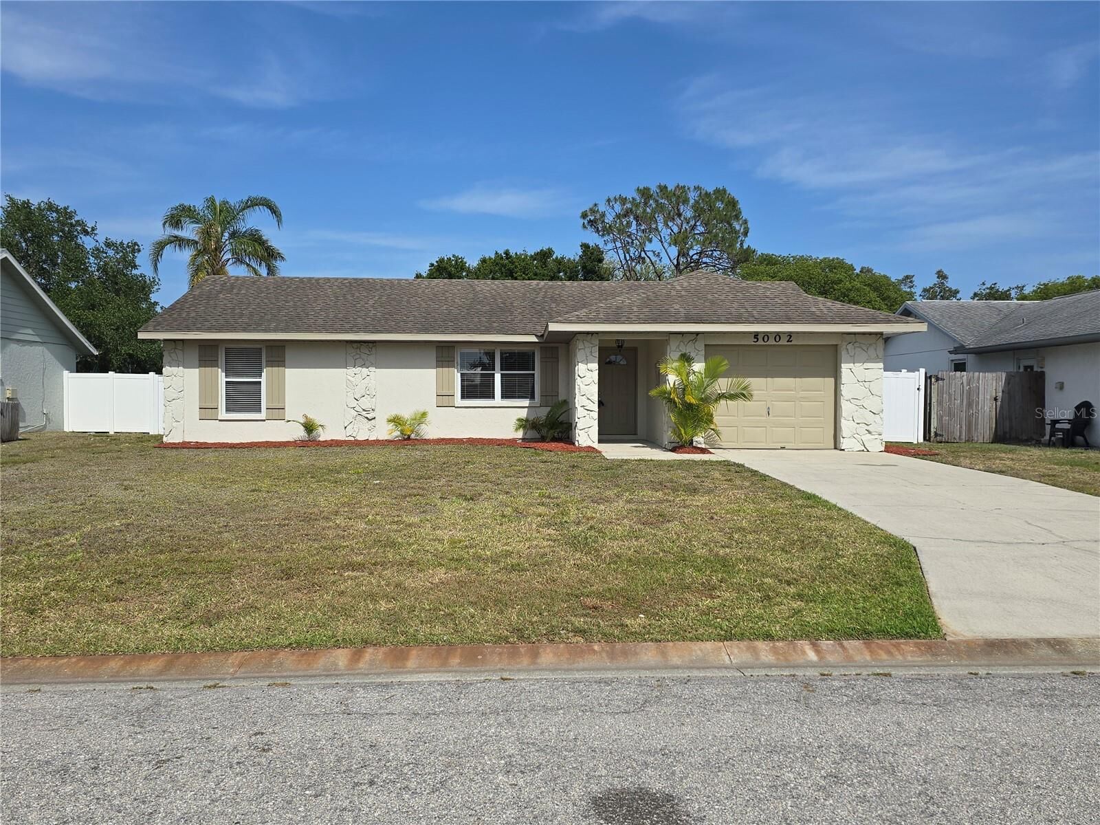 Property Photo: 5002 26th Avenue Dr E FL 34221