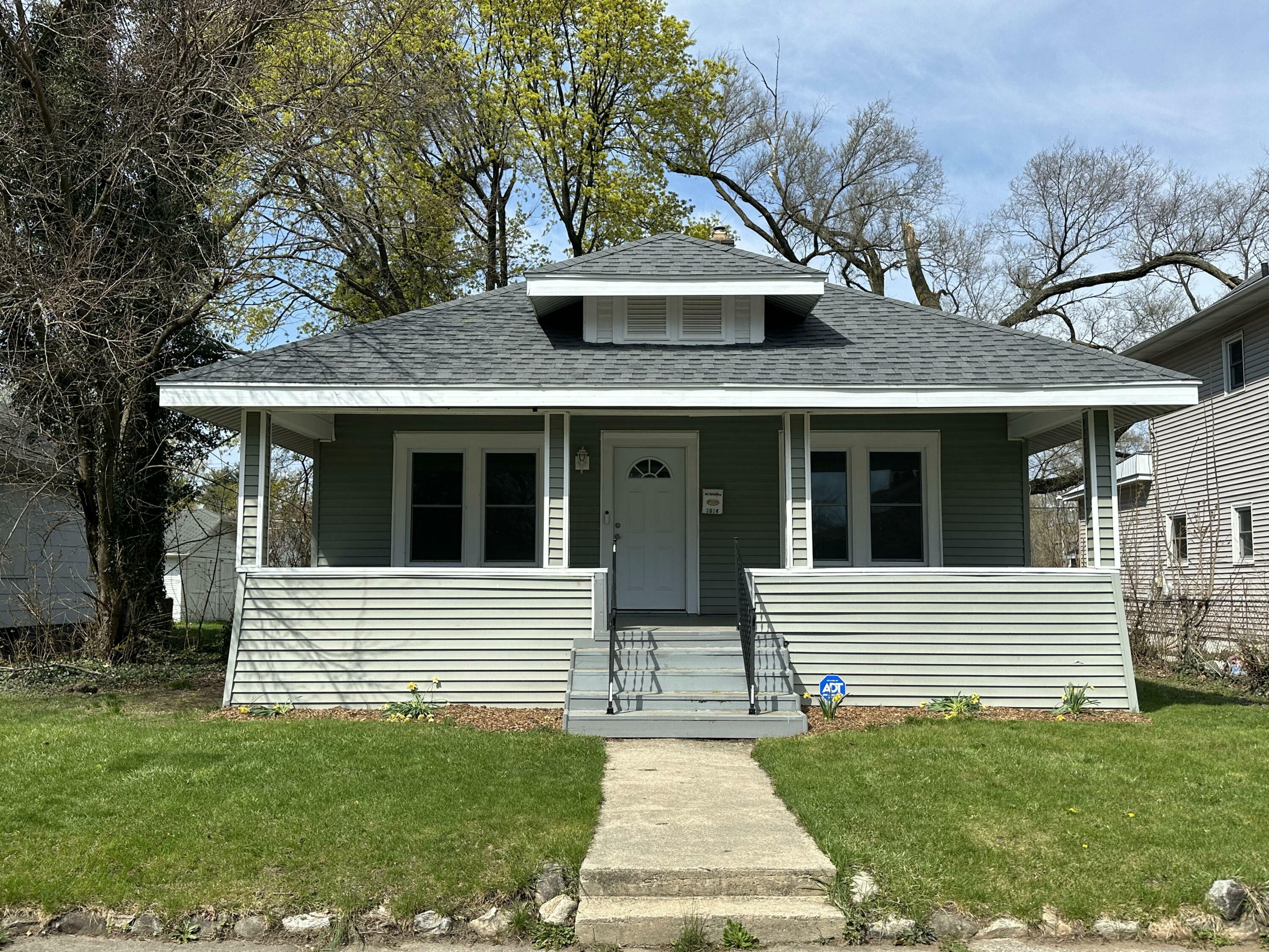 Property Photo: 1014 Superior Street MI 49022