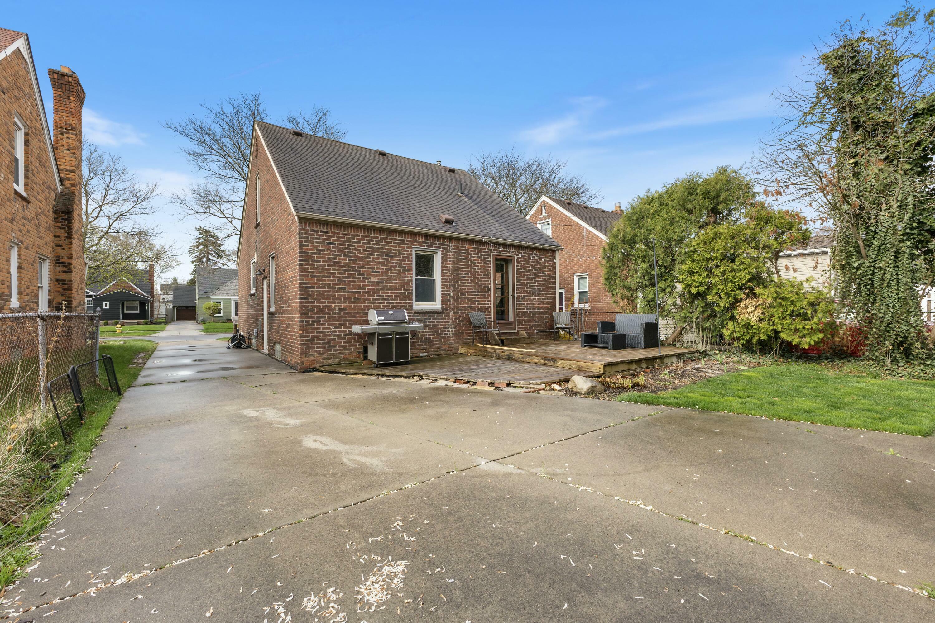 Property Photo: 2048 Anita Avenue MI 48236