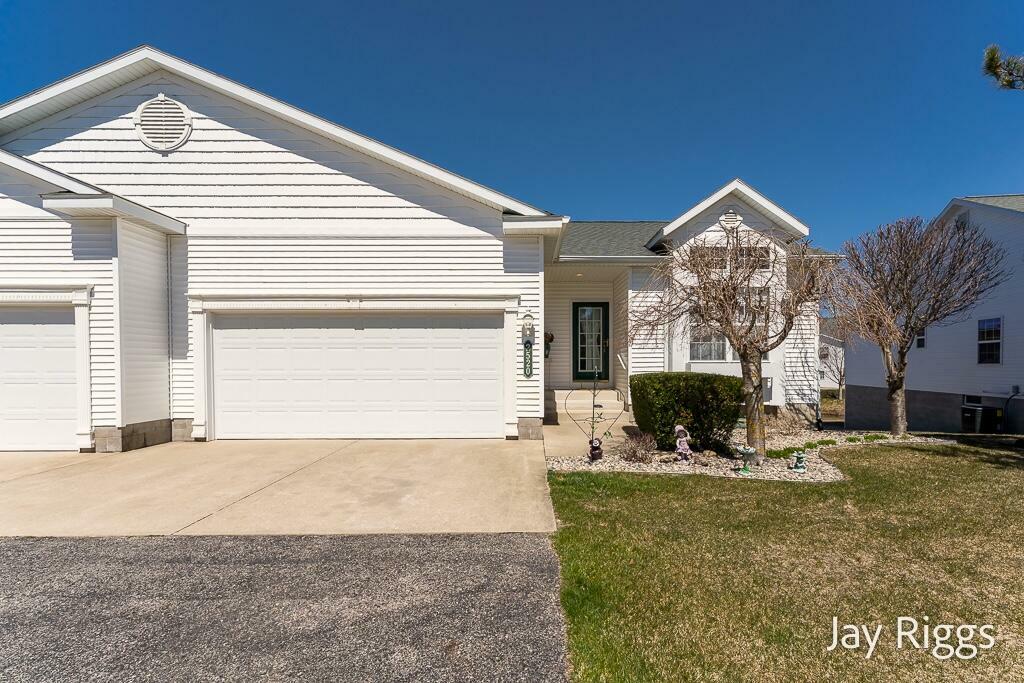 Property Photo:  2520 E East Turning Leaf Way Way  MI 49415 