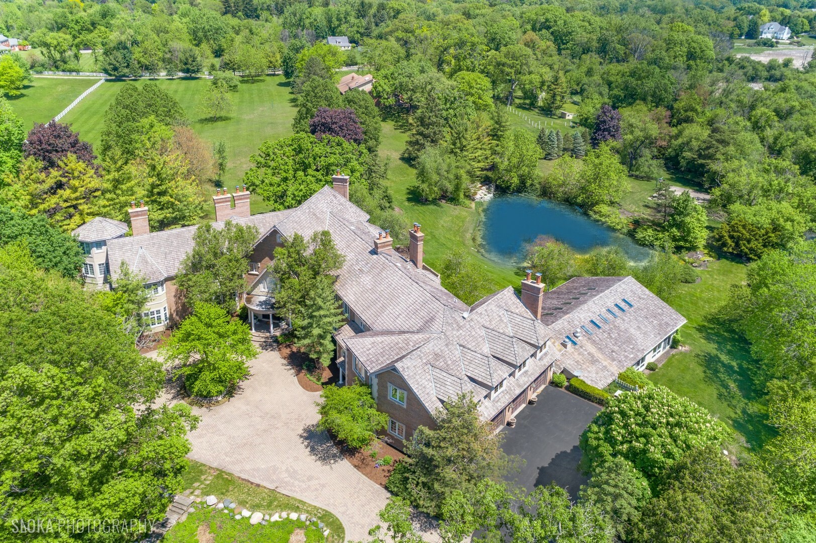 Property Photo: 560 Oak Knoll Road IL 60010