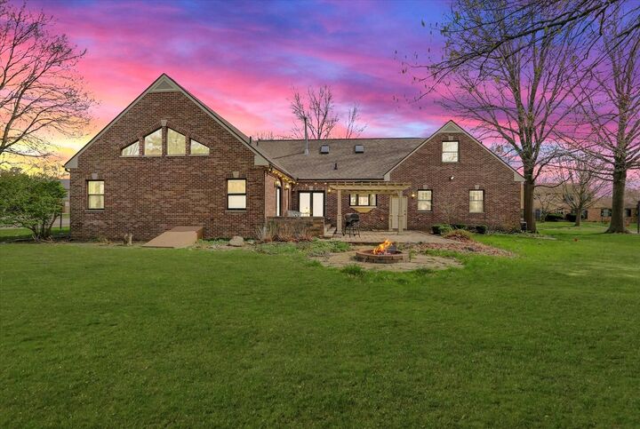 Property Photo:  1318 Broadmoor Drive  IL 61821