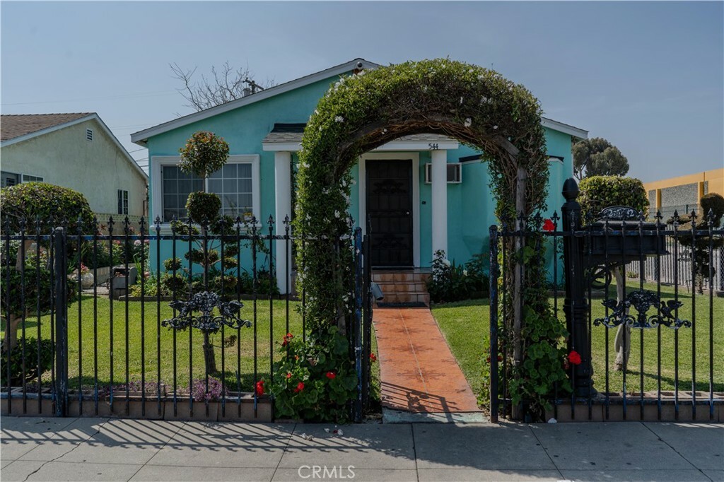 Property Photo: 544 W Cedar St CA 90220