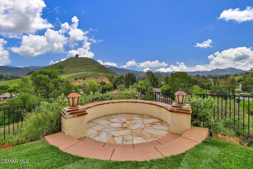 Property Photo: 1487 Longridge Court CA 91360
