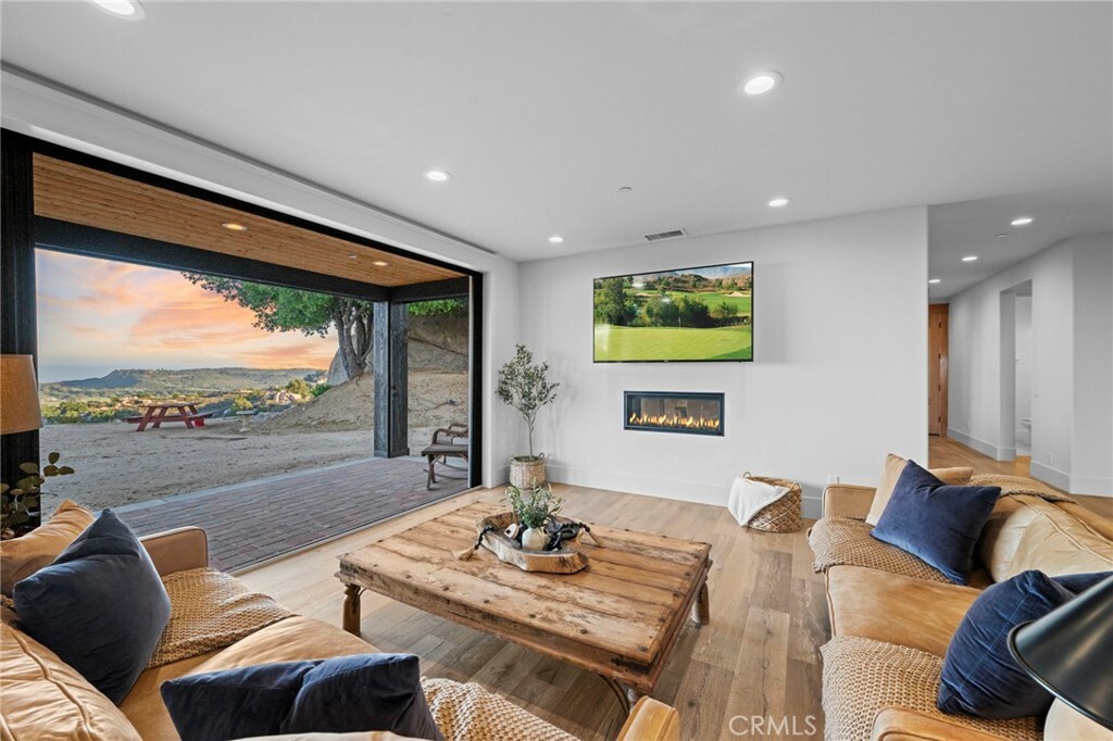 Property Photo: 41950 Hacienda Dr CA 92562