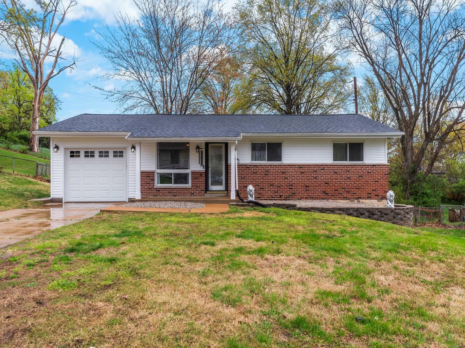 4353 Bordeaux Drive  St Louis MO 63129 photo