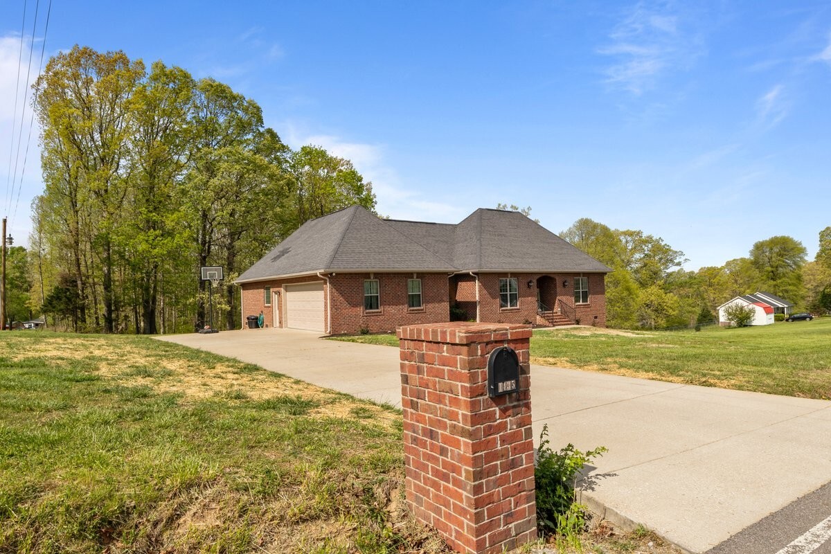 Property Photo:  1435 Petty Rd  TN 37187 