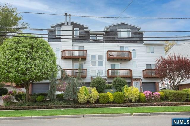 Property Photo:  31 Fairmount Avenue 13A  NJ 07601 