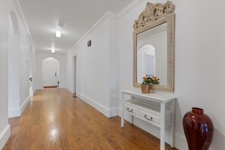 Property Photo:  199 Winchester St 199  MA 02446 