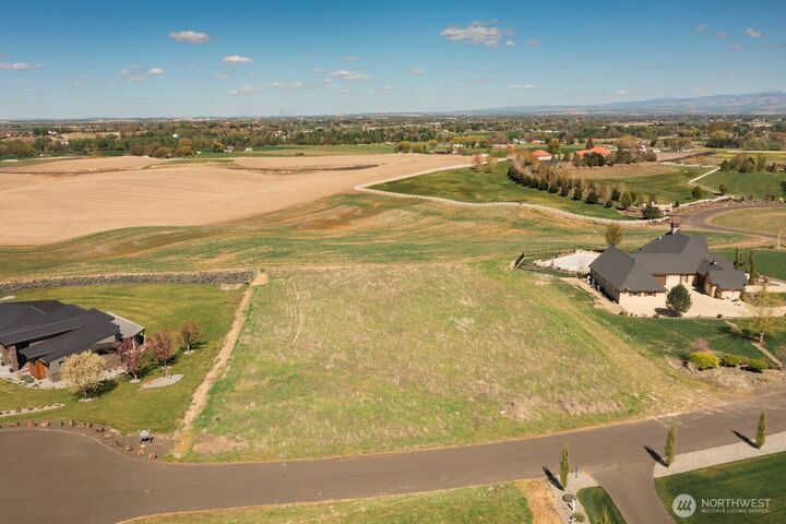 Property Photo:  88  Red Hawk Road  WA 99362 