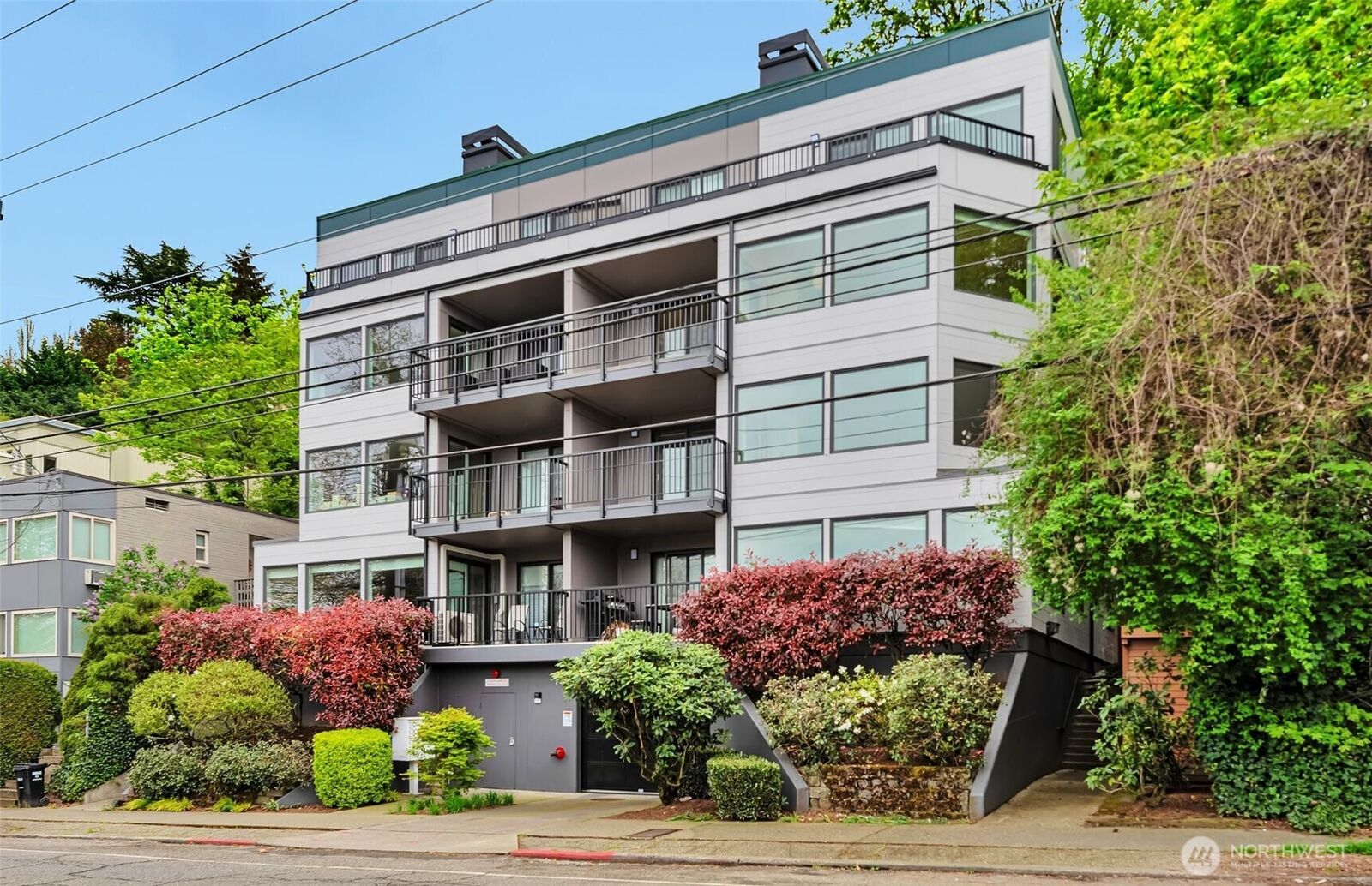 Property Photo:  1028  Lakeview Boulevard E 6  WA 98102 