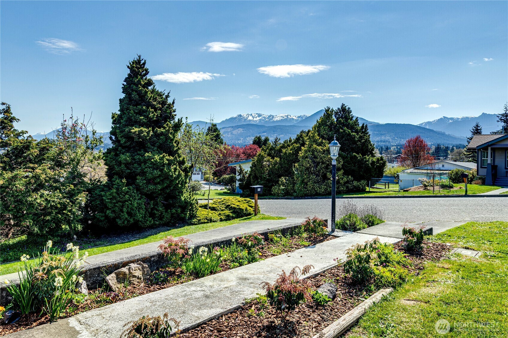 Property Photo: 1009 W 6th Street WA 98363
