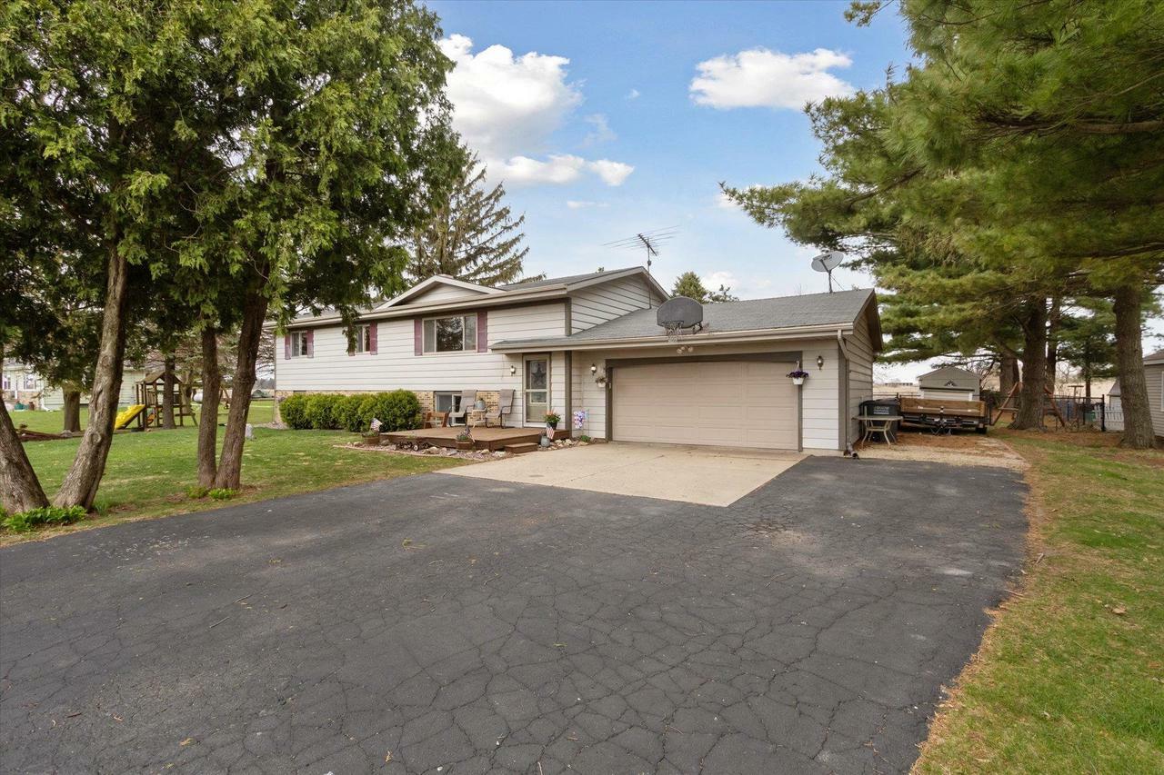 Property Photo: 1746 West Russell Road WI 53545