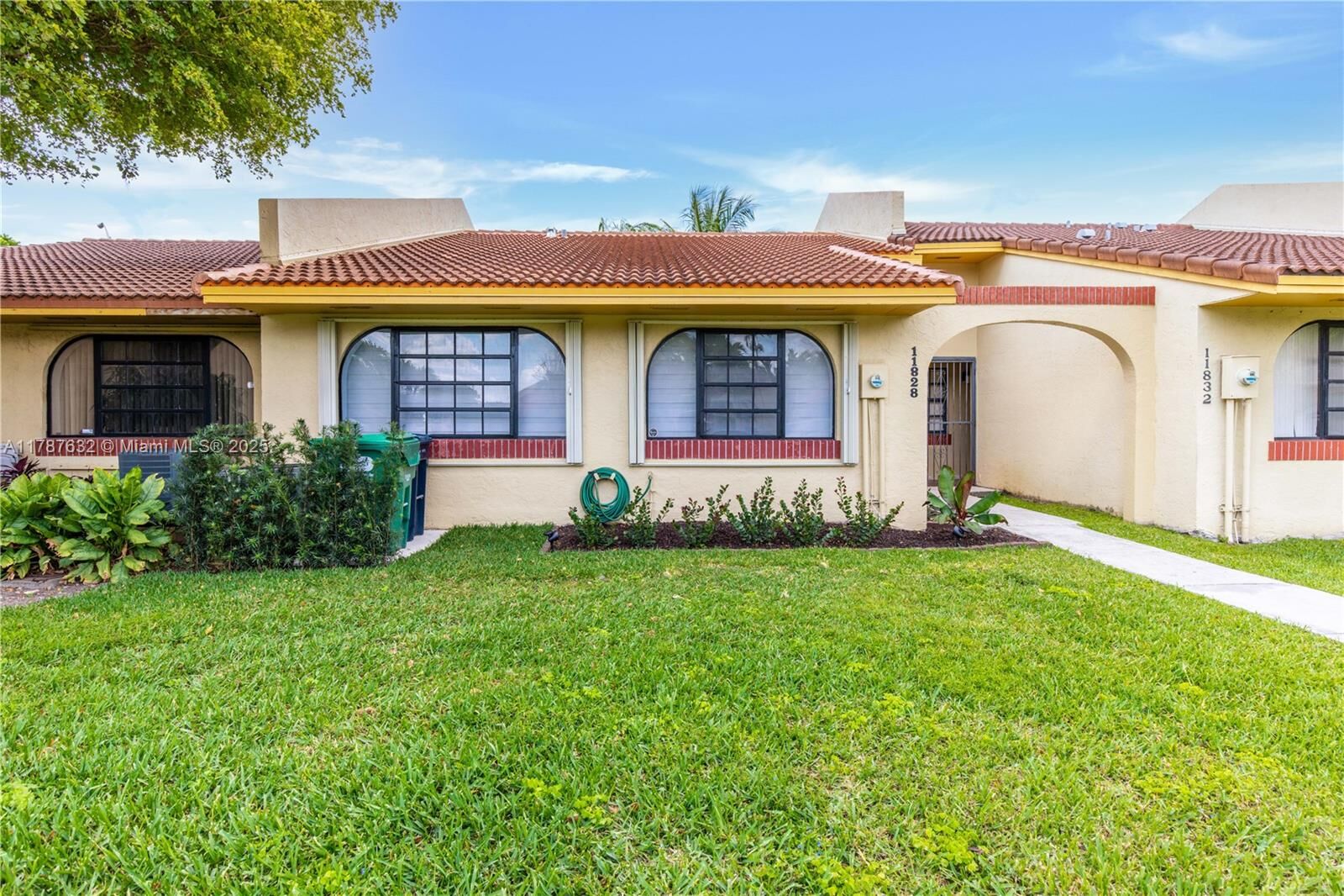 Property Photo: 11828 SW 103rd Ln FL 33186