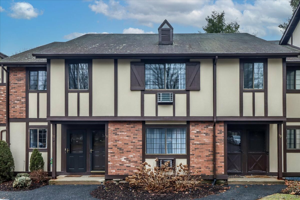 Property Photo: 18 Andover Court 18 CT 06804