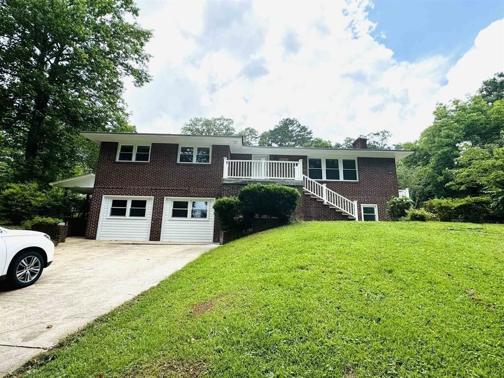 Property Photo: 124 N Brookdale Drive SC 29303