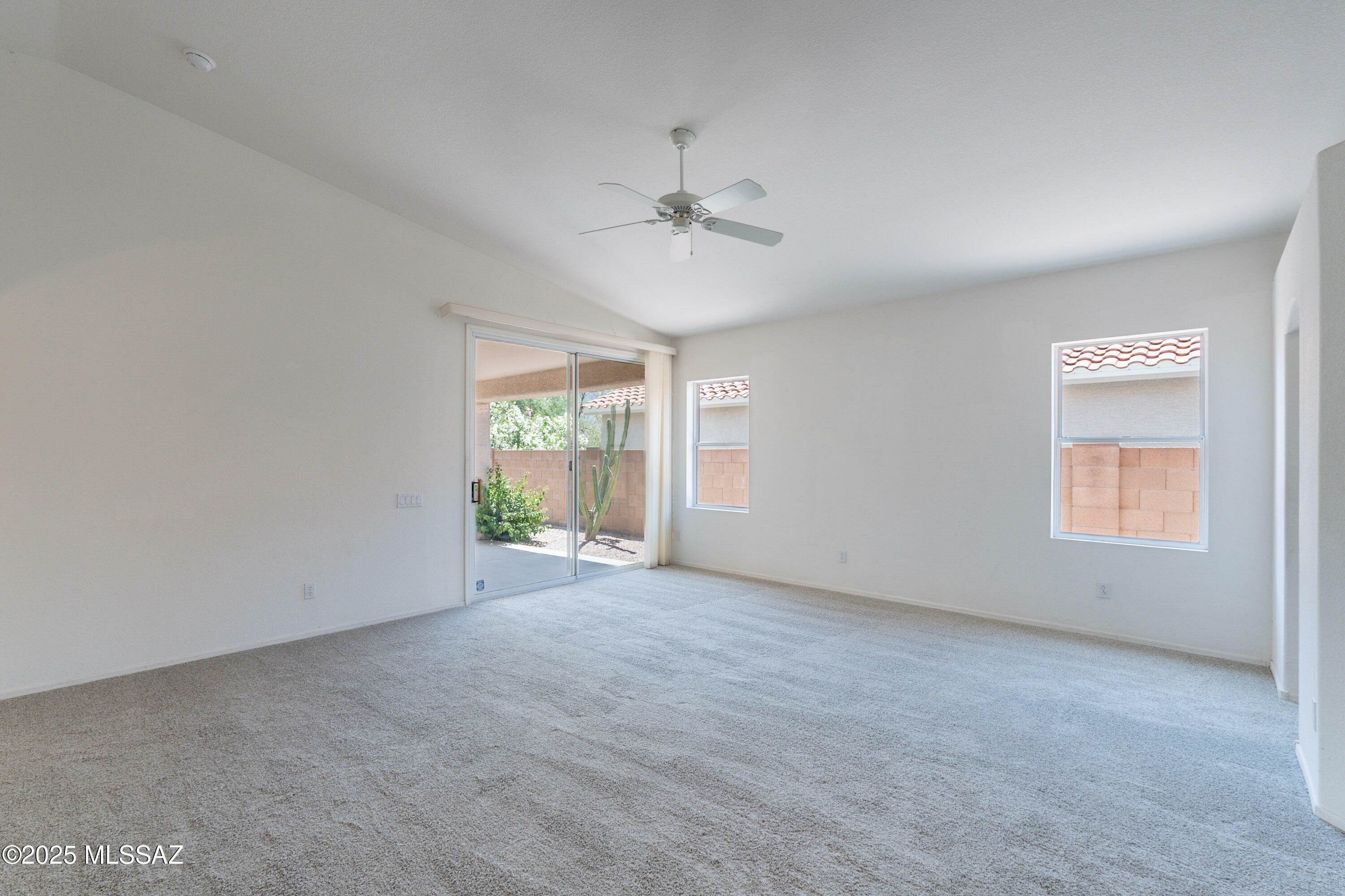 Property Photo: 12220 N New Dawn Avenue AZ 85755