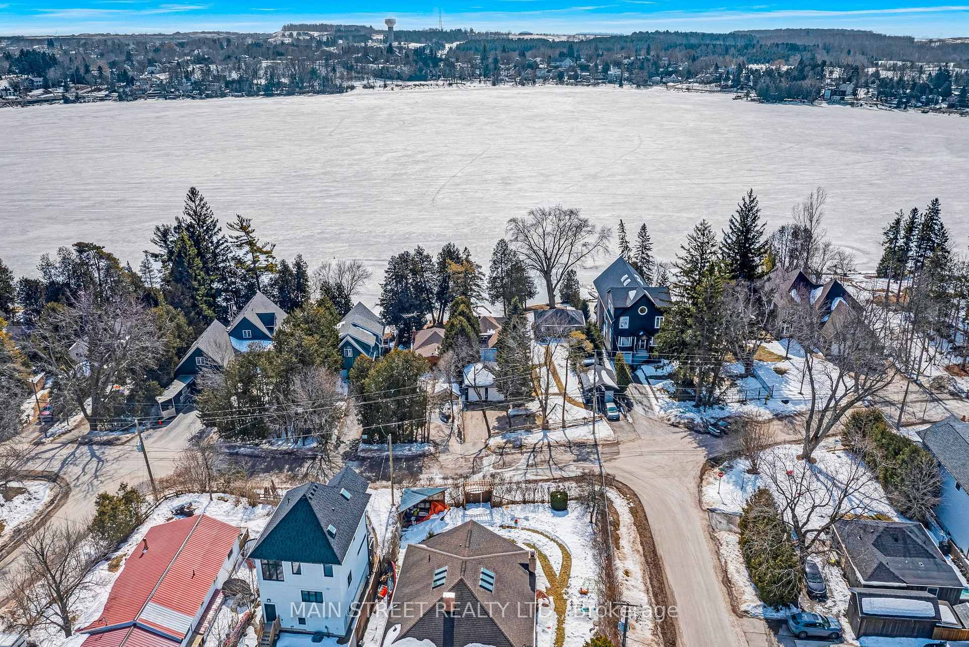 Photo de la propriété: 75 Cedarvale Boulevard ON L4A 7X3