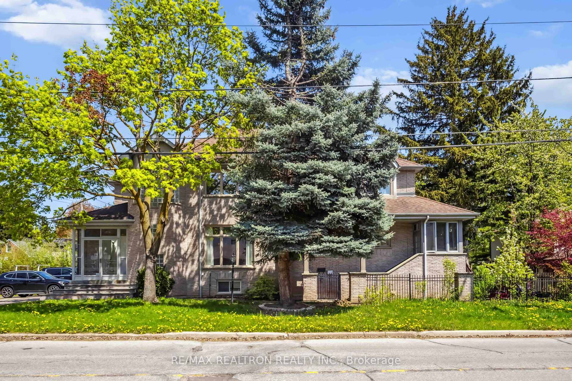 Photo de la propriété: 83 Norton Avenue ON M2N 4A4