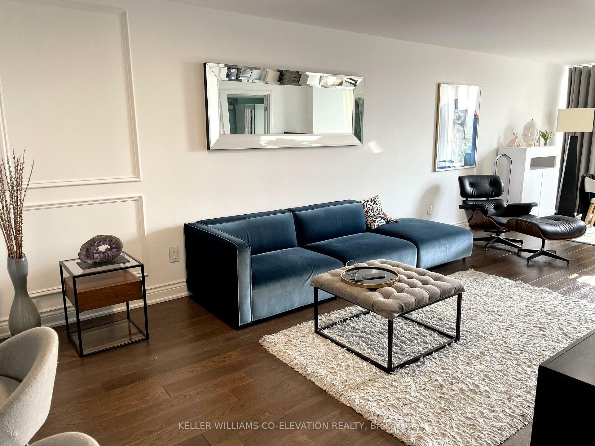 Property Photo: 2091 Hurontario Street 707 ON L5A 4E6