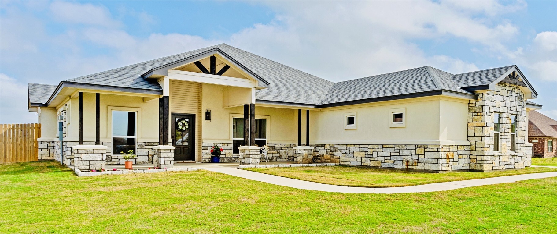 Property Photo: 942 Inka Road TX 76571