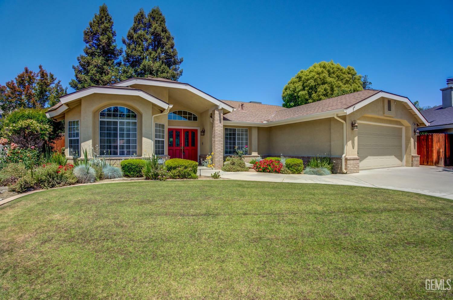 Property Photo: 9408 Foxglen Court CA 93312