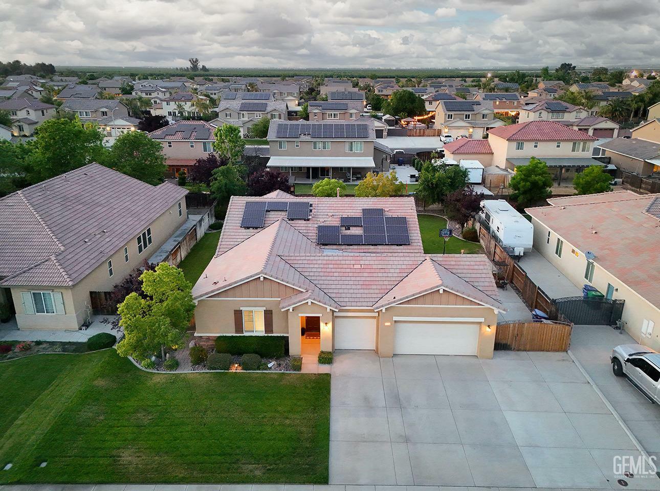 Property Photo: 15706 Saint Clement Way CA 93314