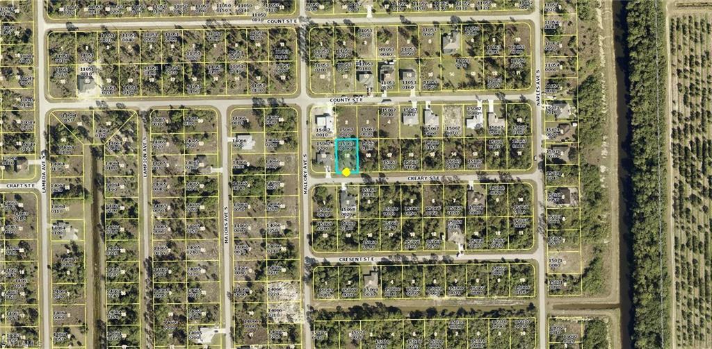 Property Photo: 1237 Creary St E FL 33974