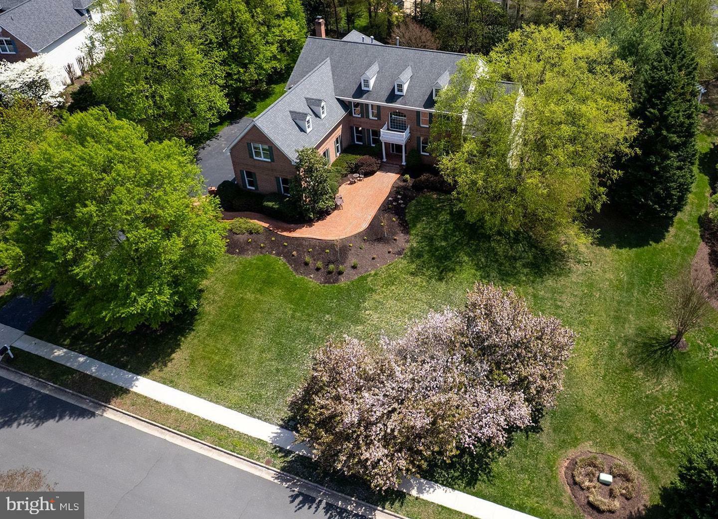 Property Photo: 12825 Parapet Way VA 20171