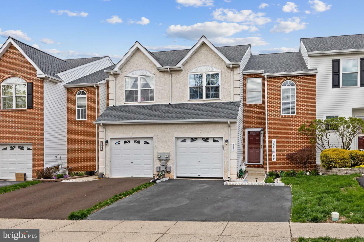 Property Photo: 207 Hampshire Drive PA 18960