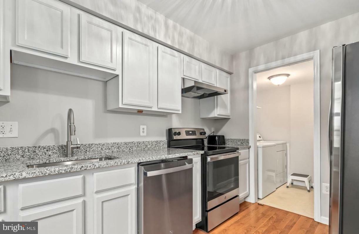 Property Photo: 8610 Lamont Court VA 20110