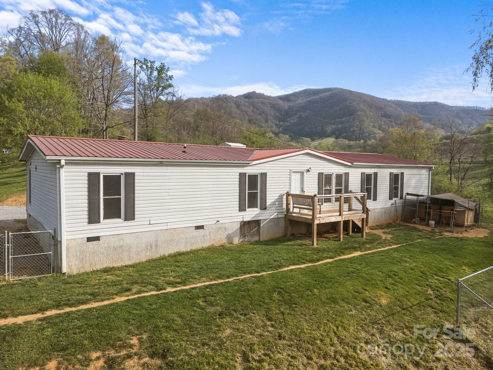 Property Photo: 639 Willis Cove Road NC 28716