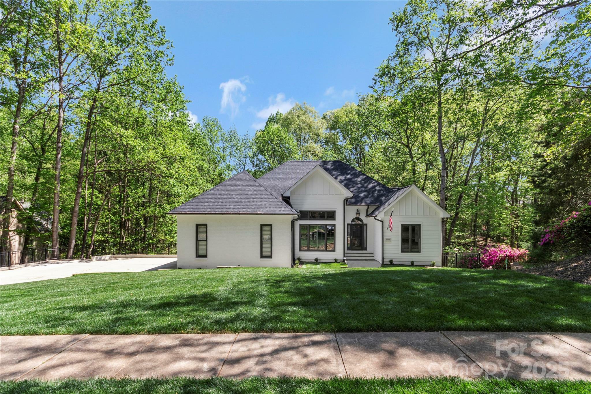 Property Photo: 5538 Camelot Drive NC 28270
