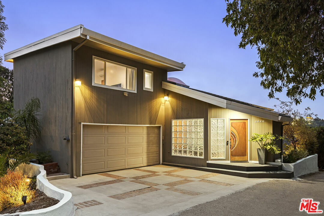 3820 Broadlawn Dr  Los Angeles CA 90068 photo