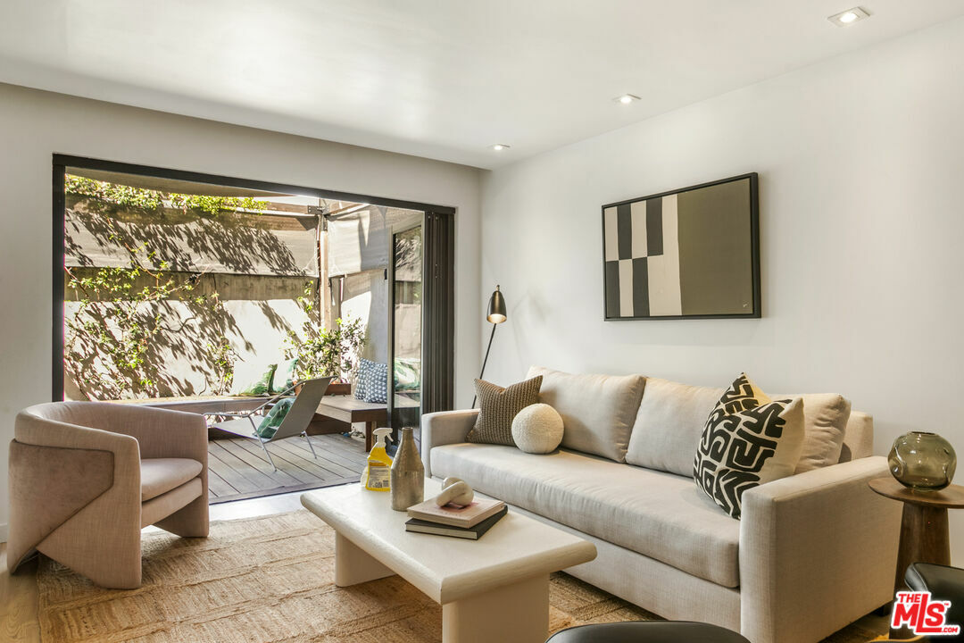 Property Photo: 1615 N Laurel Ave CA 90046