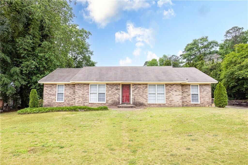 Property Photo: 3901 26th Avenue AL 36867